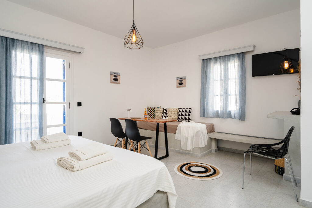Diamantis in Naxos Deluxe King Room 1