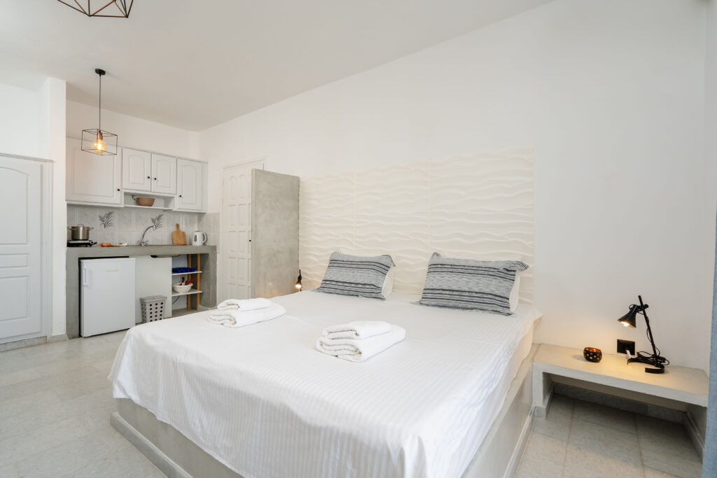 Diamantis in Naxos Deluxe King Room 3