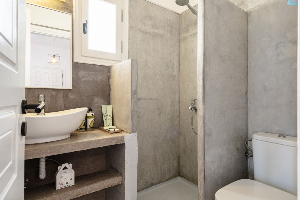 Diamantis in Naxos Deluxe King Room 4