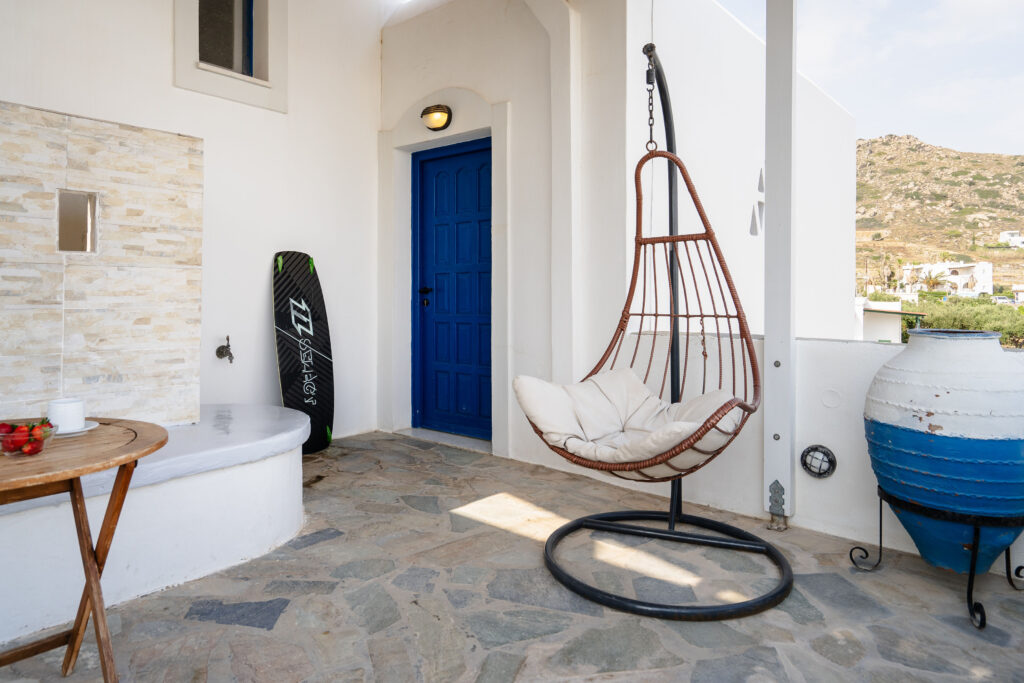 Diamantis in Naxos Deluxe King Room 8